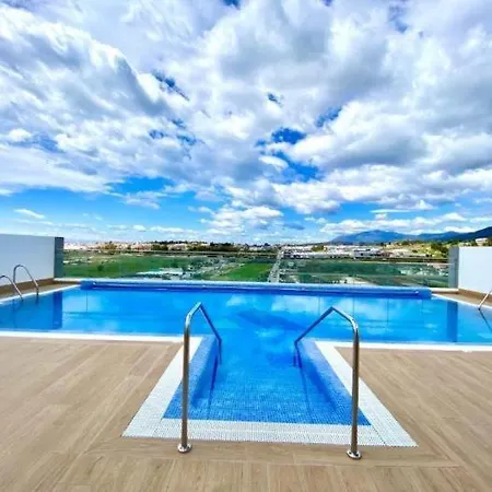 Newly Built 3 Bdrm Modern W Gym, Pool, & Views Apartment *
