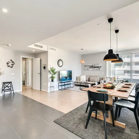 Apartment Newly Built 3 Bdrm Modern W Gym, Pool, & Views *