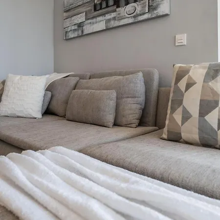 Newly Built 3 Bdrm Modern W Gym, Pool, & Views Marbella