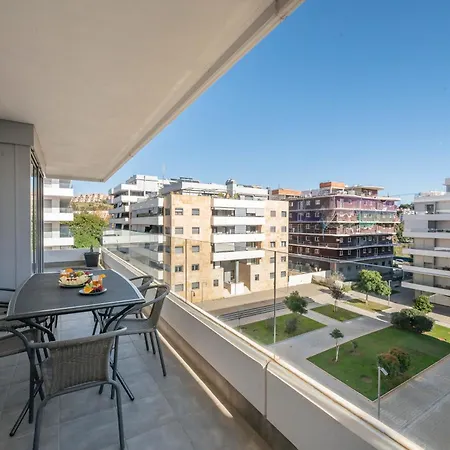 Newly Built 3 Bdrm Modern W Gym, Pool, & Views * Marbella