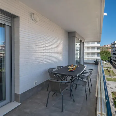 Newly Built 3 Bdrm Modern W Gym, Pool, & Views Apartment *